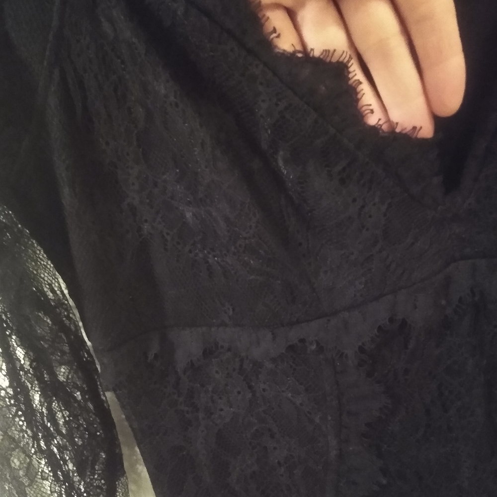 SOLD - La Femme en noir large La Dentelle dress - Picture 5 of 9